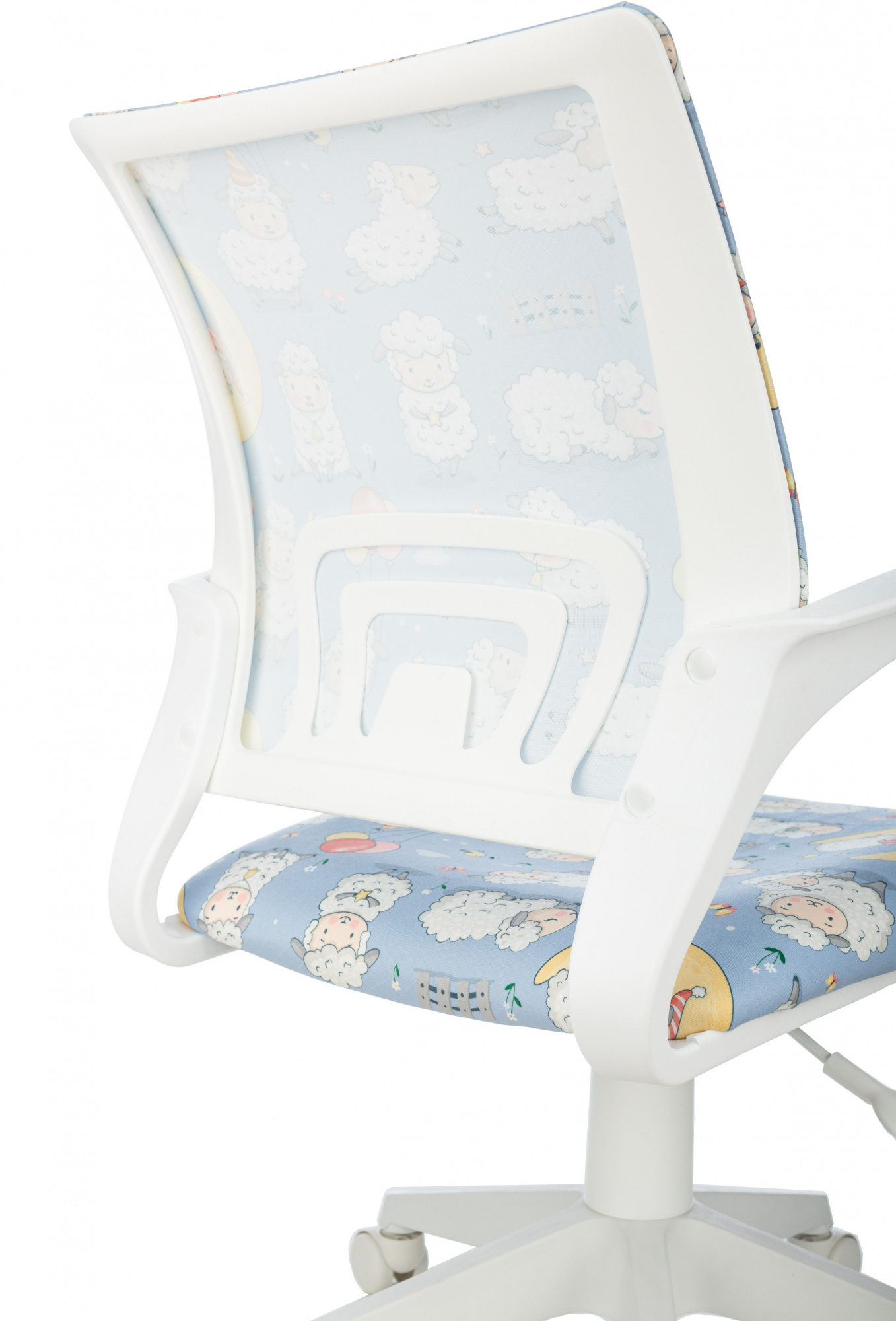 Кресло детское Бюрократ BUROKIDS 1 W, обивка: ткань, цвет: голубой, рисунок овечки (BUROKIDS 1 W-SHEEPS) от магазина Buro.store