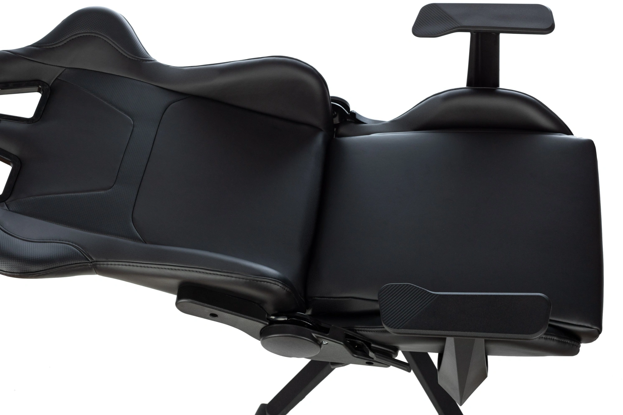 Кресло игровое Zombie Game Penta, обивка: экокожа, цвет: черный (ZOMBIE GAME PENTA B) от магазина Buro.store