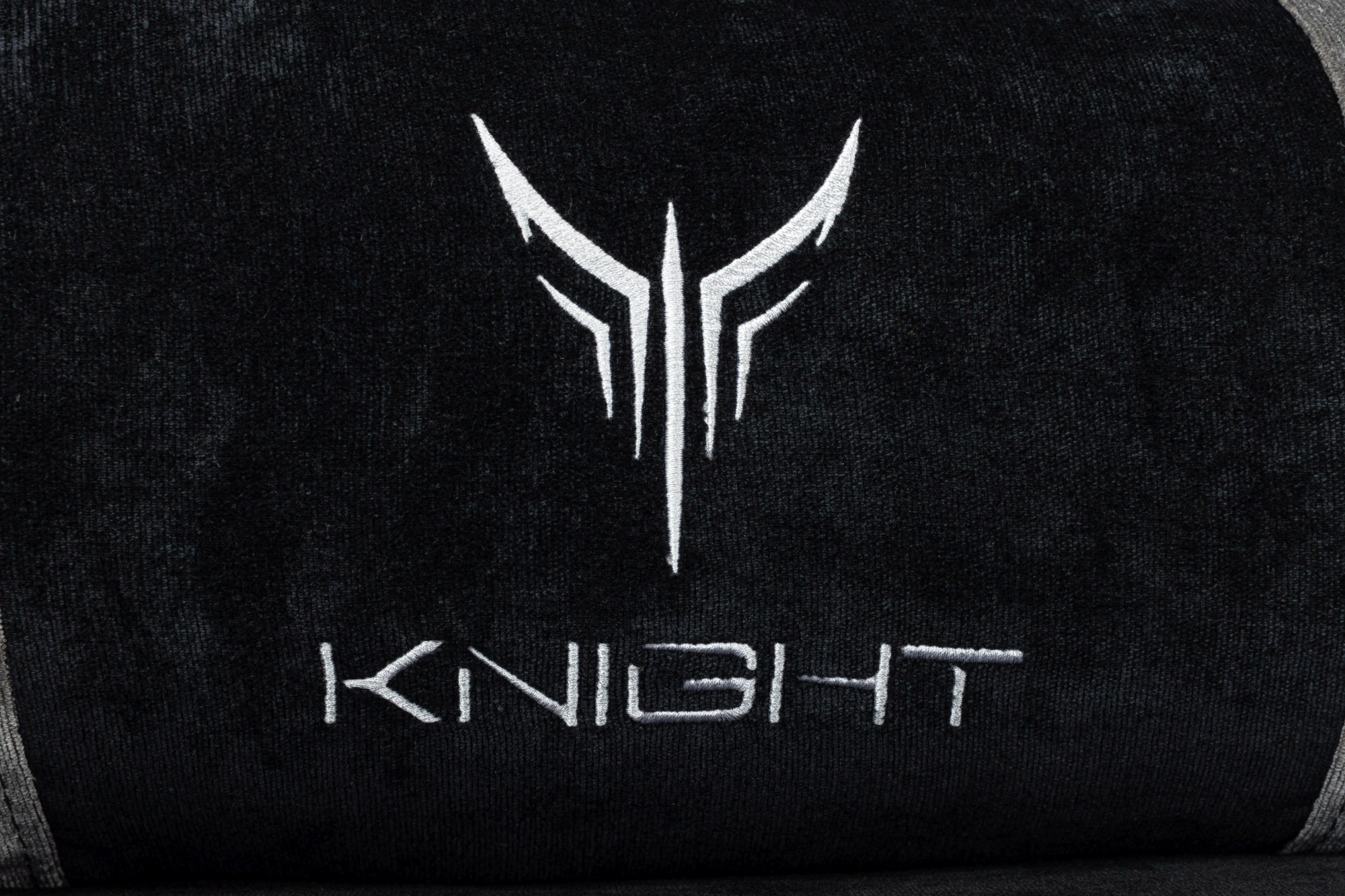 Кресло игровое Knight Flame, обивка: ткань, цвет: черный/серый (KNIGHT FLAME BGR) от магазина Buro.store